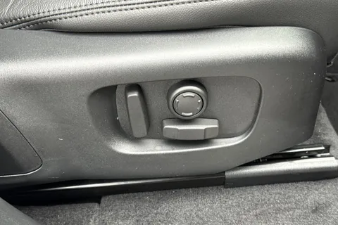 Land Rover Range Rover Velar 2.0 D200 MHEV Dynamic SE Auto 4WD Euro 6 (s/s) 5dr Thumbnail #32