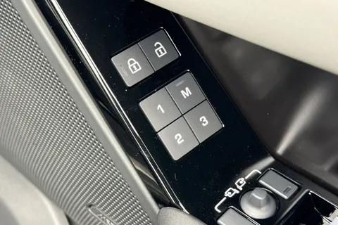  Land Rover Range Rover Velar 2.0 D200 MHEV Dynamic SE Auto 4WD Euro 6 (s/s) 5dr Thumbnail #32