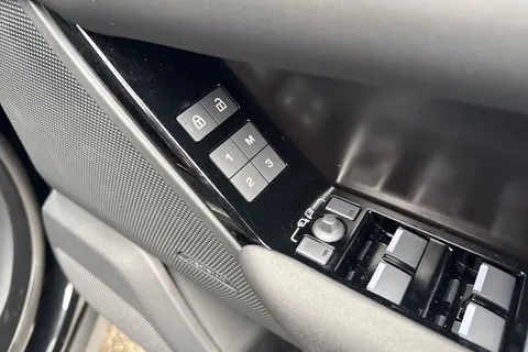 Land Rover Range Rover Velar 2.0 D200 MHEV Dynamic SE Auto 4WD Euro 6 (s/s) 5dr Thumbnail #33