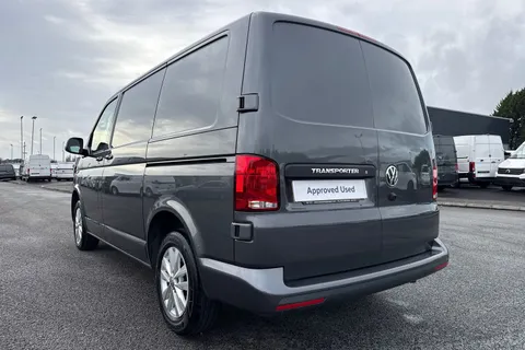 DG74ENF Volkswagen Transporter 2.0 TDI 110 Highline Van Thumbnail #9