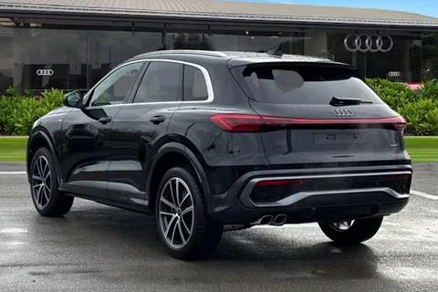  Audi Q5 2.0 TDI S line S Tronic quattro Euro 6 (s/s) 5dr Thumbnail #3