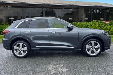 Audi Q5 2.0 TDI S line S Tronic quattro Euro 6 (s/s) 5dr Thumbnail #4