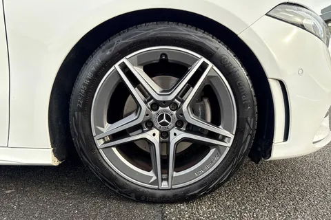 KU21OVB Mercedes-Benz A Class 2.0 A200d AMG Line (Premium 2) 8G-DCT Euro 6 (s/s) 5dr Thumbnail #8