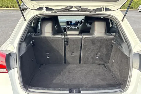 KU21OVB Mercedes-Benz A Class 2.0 A200d AMG Line (Premium 2) 8G-DCT Euro 6 (s/s) 5dr Thumbnail #11