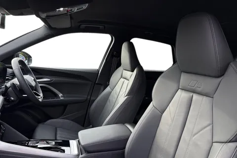  Audi Q5 2.0 TDI S line S Tronic quattro Euro 6 (s/s) 5dr Thumbnail #11