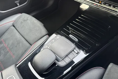 KU21OVB Mercedes-Benz A Class 2.0 A200d AMG Line (Premium 2) 8G-DCT Euro 6 (s/s) 5dr Thumbnail #21