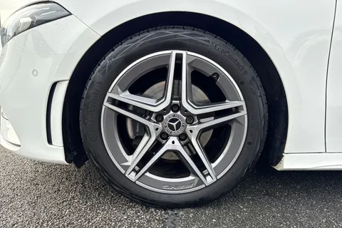KU21OVB Mercedes-Benz A Class 2.0 A200d AMG Line (Premium 2) 8G-DCT Euro 6 (s/s) 5dr Thumbnail #24