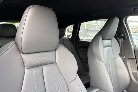  Audi Q5 2.0 TDI S line S Tronic quattro Euro 6 (s/s) 5dr Thumbnail #21