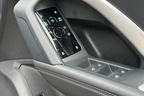  Audi Q5 2.0 TDI S line S Tronic quattro Euro 6 (s/s) 5dr Thumbnail #28