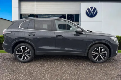  Volkswagen Tiguan 1.5 eTSI MHEV Elegance SUV 5dr Petrol Hybrid DSG Euro 6 (s/s) (150 ps) Thumbnail #4