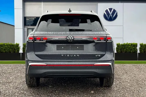  Volkswagen Tiguan 1.5 eTSI MHEV Elegance SUV 5dr Petrol Hybrid DSG Euro 6 (s/s) (150 ps) Thumbnail #5