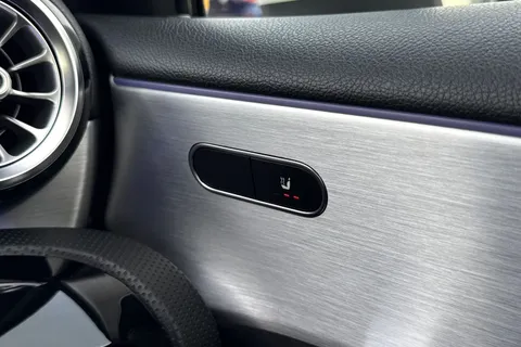 KU21OVB Mercedes-Benz A Class 2.0 A200d AMG Line (Premium 2) 8G-DCT Euro 6 (s/s) 5dr Thumbnail #42