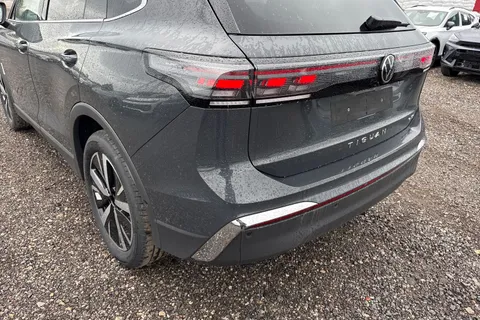  Volkswagen Tiguan 1.5 eTSI MHEV Elegance SUV 5dr Petrol Hybrid DSG Euro 6 (s/s) (150 ps) Thumbnail #8