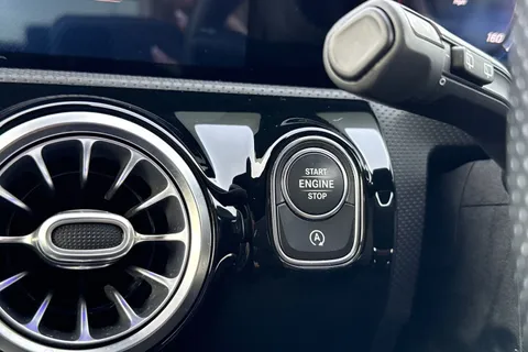 KU21OVB Mercedes-Benz A Class 2.0 A200d AMG Line (Premium 2) 8G-DCT Euro 6 (s/s) 5dr Thumbnail #54