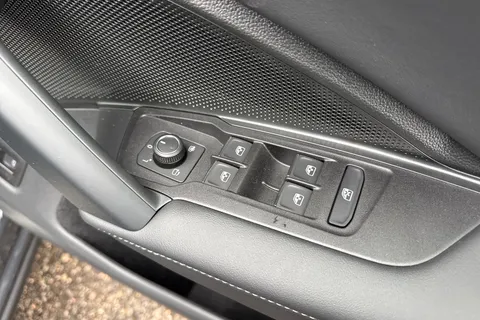  Volkswagen Tiguan 1.5 eTSI MHEV Elegance SUV 5dr Petrol Hybrid DSG Euro 6 (s/s) (150 ps) Thumbnail #21