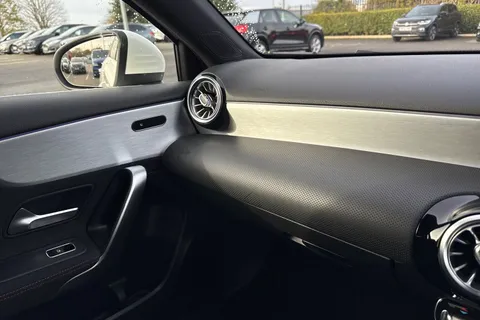 KU21OVB Mercedes-Benz A Class 2.0 A200d AMG Line (Premium 2) 8G-DCT Euro 6 (s/s) 5dr Thumbnail #61