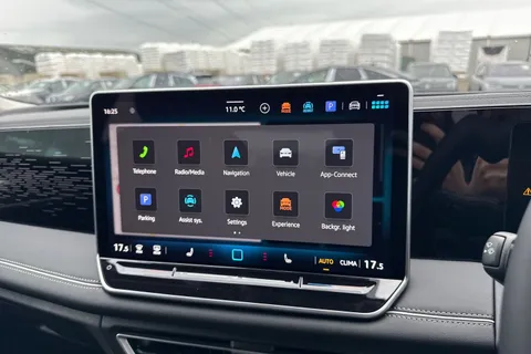  Volkswagen Tiguan 1.5 eTSI MHEV Elegance SUV 5dr Petrol Hybrid DSG Euro 6 (s/s) (150 ps) Thumbnail #41