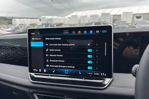  Volkswagen Tiguan 1.5 eTSI MHEV Elegance SUV 5dr Petrol Hybrid DSG Euro 6 (s/s) (150 ps) Thumbnail #48