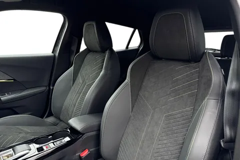 15 of 67 for PEUGEOT 2008 1.2 PureTech 130 GT 5dr EAT8