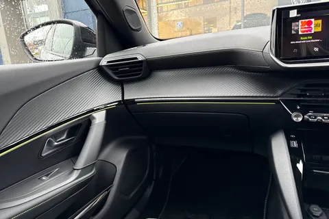 19 of 67 for PEUGEOT 2008 1.2 PureTech 130 GT 5dr EAT8