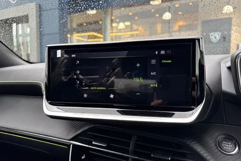 21 of 67 for PEUGEOT 2008 1.2 PureTech 130 GT 5dr EAT8