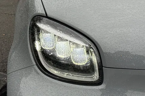 27 of 48 for Smart Fortwo 17.6kWh Edition 1 Auto 2dr (22kW Charger)