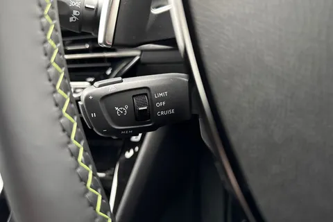 27 of 67 for PEUGEOT 2008 1.2 PureTech 130 GT 5dr EAT8