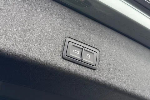  Audi Q3 1.5 e-hybrid Edition 1 S Tronic Euro 6 (s/s) 5dr 26kWh Thumbnail #41