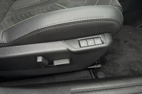 49 of 67 for PEUGEOT 2008 1.2 PureTech 130 GT 5dr EAT8