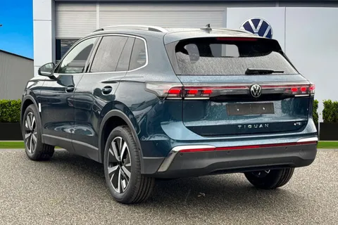  Volkswagen Tiguan 1.5 eTSI MHEV Elegance DSG Euro 6 (s/s) 5dr Thumbnail #3
