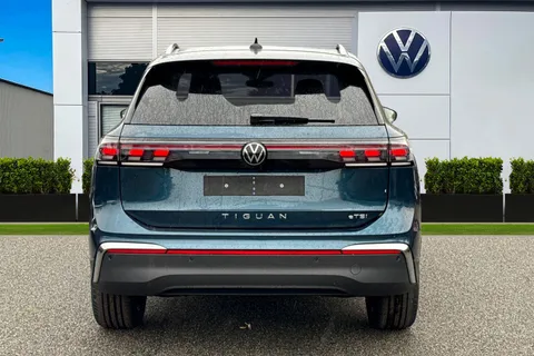  Volkswagen Tiguan 1.5 eTSI MHEV Elegance DSG Euro 6 (s/s) 5dr Thumbnail #5
