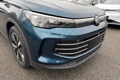  Volkswagen Tiguan 1.5 eTSI MHEV Elegance DSG Euro 6 (s/s) 5dr Thumbnail #9