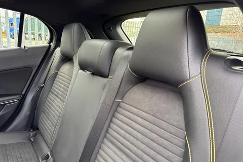 DF67ETY Mercedes-Benz Gla 2.0 GLA45 AMG Yellow Night Edition SpdS DCT 4MATIC Euro 6 (s/s) 5dr Thumbnail #20