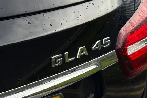 DF67ETY Mercedes-Benz Gla 2.0 GLA45 AMG Yellow Night Edition SpdS DCT 4MATIC Euro 6 (s/s) 5dr Thumbnail #34