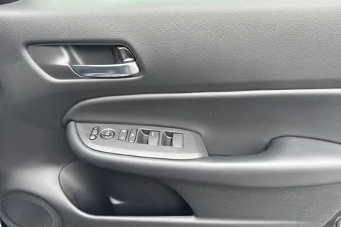 23 of 47 for HONDA JAZZ 1.5 i-MMD Hybrid SR 5dr eCVT