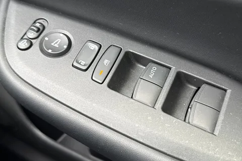 32 of 47 for HONDA JAZZ 1.5 i-MMD Hybrid SR 5dr eCVT