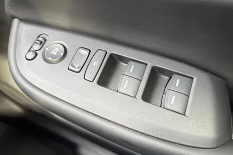 35 of 51 for HONDA JAZZ 1.5 i-MMD Hybrid Advance 5dr eCVT