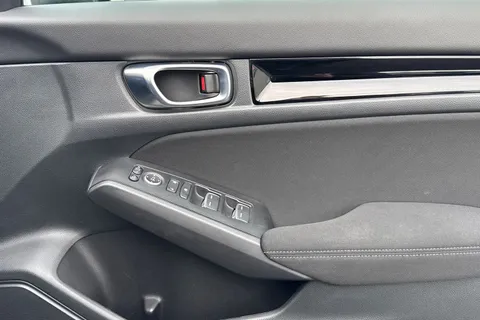 23 of 49 for HONDA CIVIC 2.0 eHEV Elegance 5dr CVT