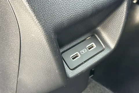 28 of 49 for HONDA CIVIC 2.0 eHEV Elegance 5dr CVT