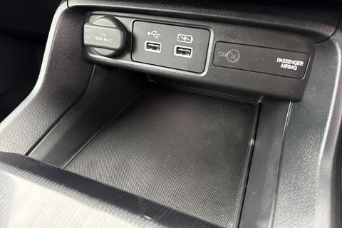 36 of 49 for HONDA CIVIC 2.0 eHEV Elegance 5dr CVT