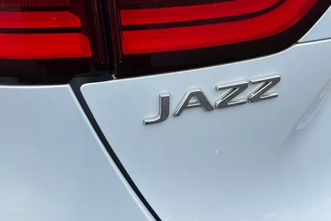 26 of 49 for HONDA JAZZ 1.5 i-MMD Hybrid Elegance 5dr eCVT