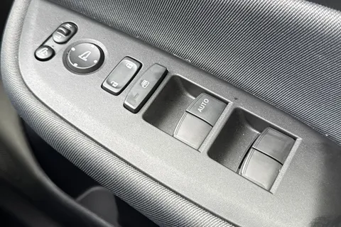 33 of 49 for HONDA JAZZ 1.5 i-MMD Hybrid Elegance 5dr eCVT