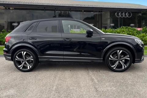 DC25OKZ Audi Q3 1.5 TFSI CoD 35 Black Edition S Tronic Euro 6 (s/s) 5dr Thumbnail #3