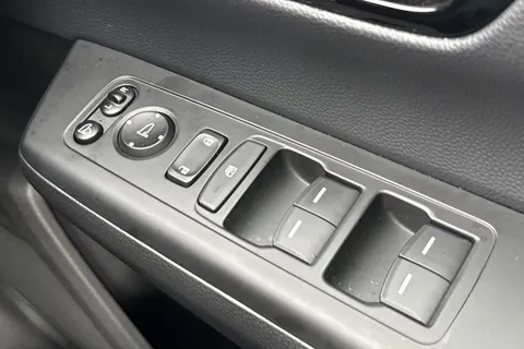 37 of 55 for HONDA CR-V 2.0 eHEV Elegance 5dr eCVT