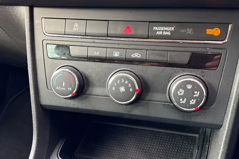 22 of 62 for SEAT Leon 1.2 TSI SE Dynamic Technology ST Euro 6 (s/s) 5dr