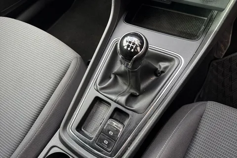 23 of 62 for SEAT Leon 1.2 TSI SE Dynamic Technology ST Euro 6 (s/s) 5dr