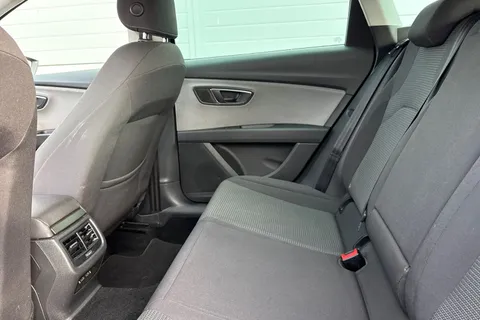 35 of 62 for SEAT Leon 1.2 TSI SE Dynamic Technology ST Euro 6 (s/s) 5dr