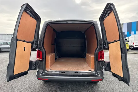 DG74EPV Volkswagen Transporter 2.0 TDI 110 Highline Van Thumbnail #7