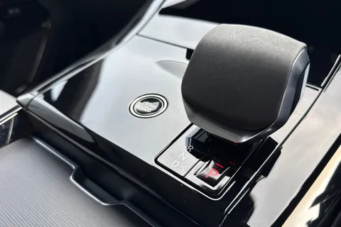 14 of 51 for Land Rover Range Rover Sport 3.0 P550e Autobiography 5dr