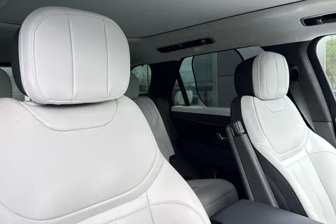 22 of 51 for Land Rover Range Rover Sport 3.0 P550e Autobiography 5dr